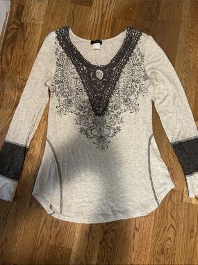 VENUS Cream Top with Charcoal Lace V-Detail